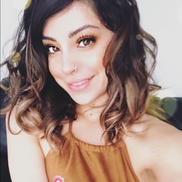 Meet your Posher, Cassie - Picture 2 of 2